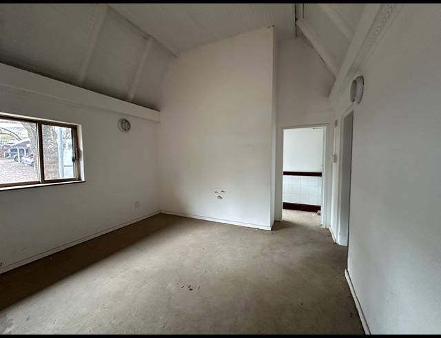 151.70M² OFFICE TO LET IN DIE HOEWES
